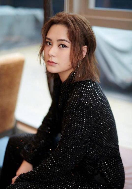 娱乐吃瓜女艺人被拉,吃瓜女艺人被拉下水，真相揭秘